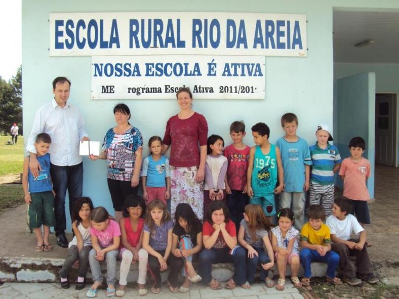 Associação Empresarial faz visita na Escola Rural do Rio da Areia